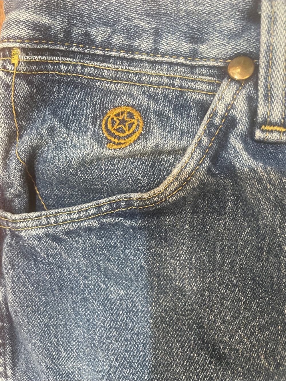 Wrangler George Strait Men's Straight-Leg Denim Jeans in Medium Blue - Picture 2 of 7